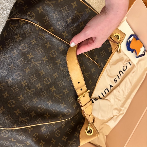 Louis Vuitton Galleria GM - Picture 9 of 15